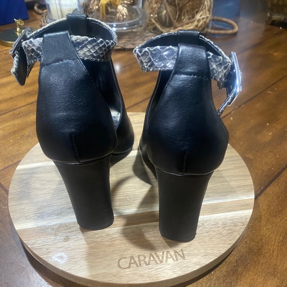 Charles David Black and Snake print shoes size 6 - Picture 3 of 5